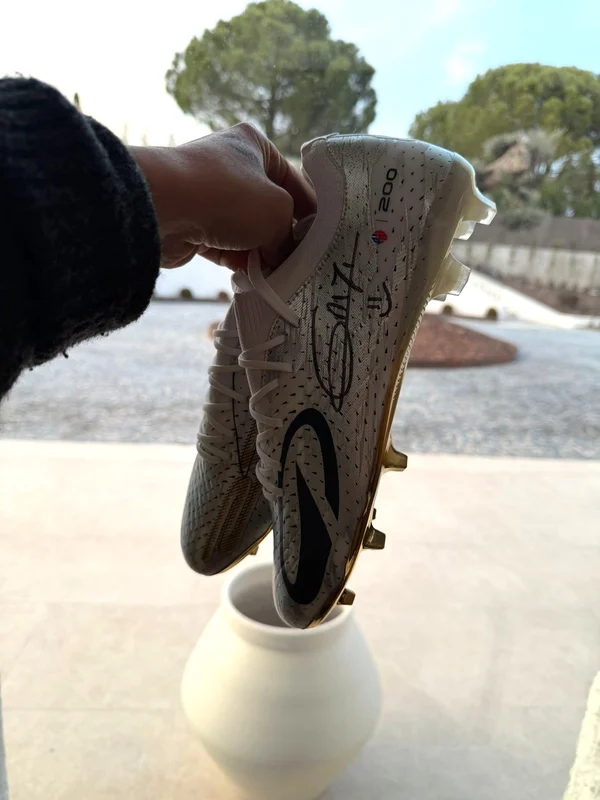 Crampons dédicacés par Antoine Griezmann