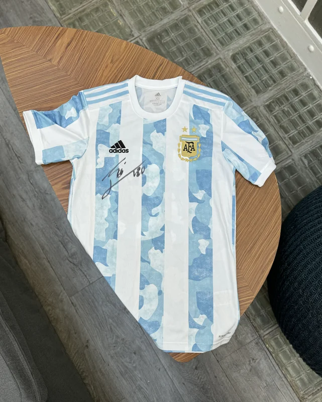 Maillot de l'Argentine dédicacé par Lionel Messi